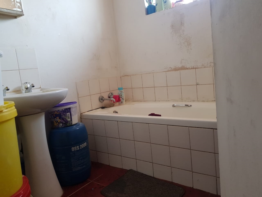 2 Bedroom Property for Sale in Geelhoutpark North West
